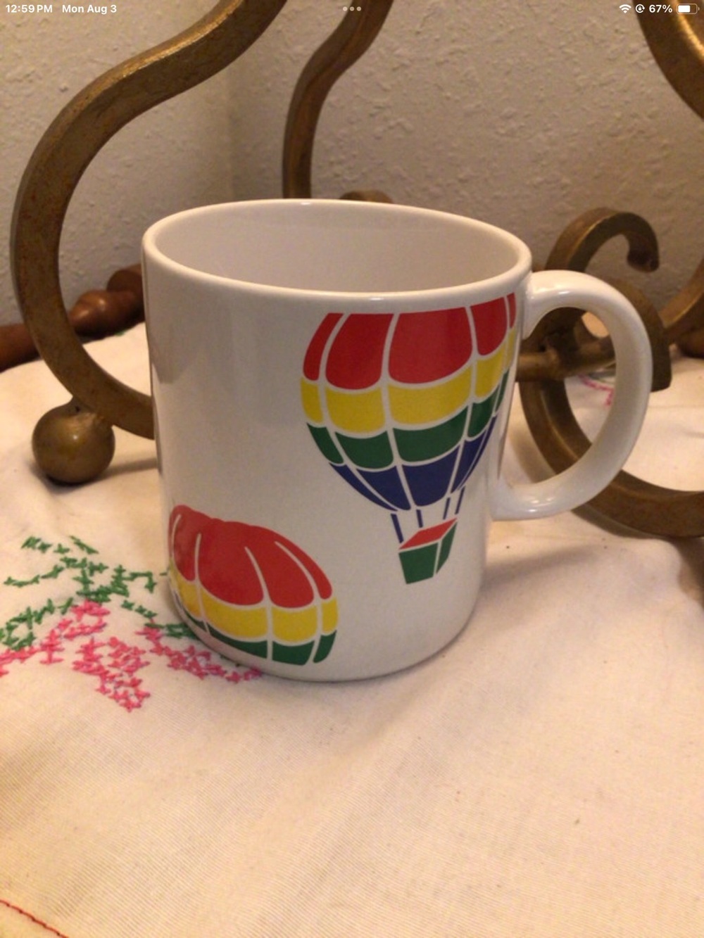 Vintage 1980s colorful hot air balloon cup mug